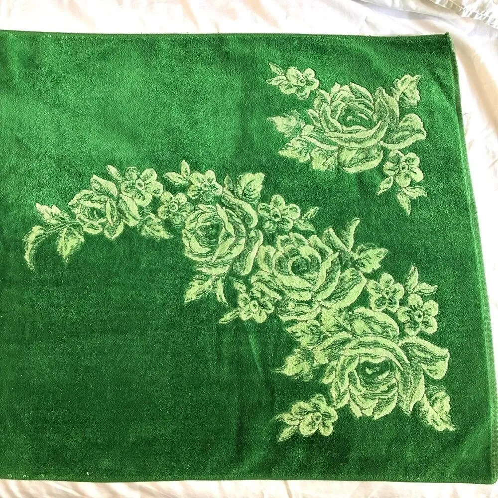 Vintage Fieldcrest Emerald Green Rose Floral Bath Size Towel MCM Flowers 53x26